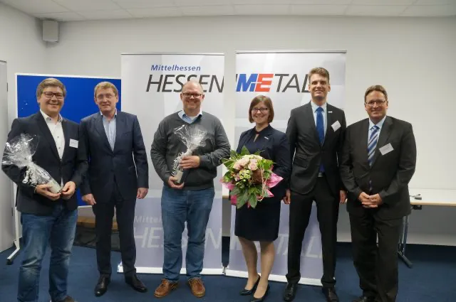v.l.: Frederik Littschwager (Direktor für Agile Organisationsentwicklung und Transformation bei Bosch Thermotechnik), Oliver Barta (Vorsitzender von HESSENMETALL Mittelhessen), Start-Up-Gründer Sven Herchenhein, Miriam Hantschel (Fachanwältin für Arbeitsrecht bei HESSENMETALL Mittelhessen), Sascha Drechsel (Geschäftsführer von HESSENMETALL Mittelhessen) und KAMAX-Geschäftsführer Christian Diehl. (Foto: HESSENMETALL Mittelhessen)